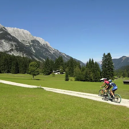 Tranquil In The Centre Of Seefeld アパート